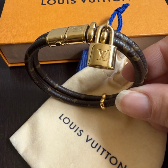 Louis Vuitton Monogram Brasle Keepit Twice Bracelet - Picture 3 of 8